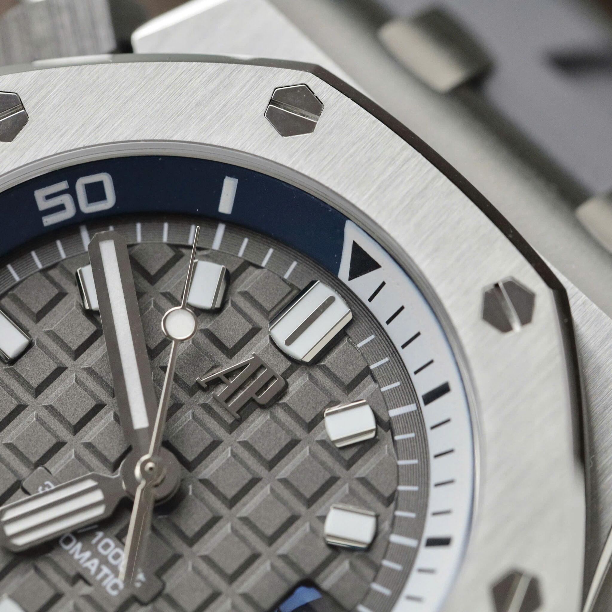 Audemars Piguet Royal Oak Offshore Diver 15720ST Grey Dial Rubber Replica IPF 42mm - Image 4