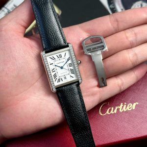 Đồng Hồ Cartier Tank Solo Extra-Large Mặt Trắng Viền Đá Dây Da Replica 1:1 AF 31mm x 41mm