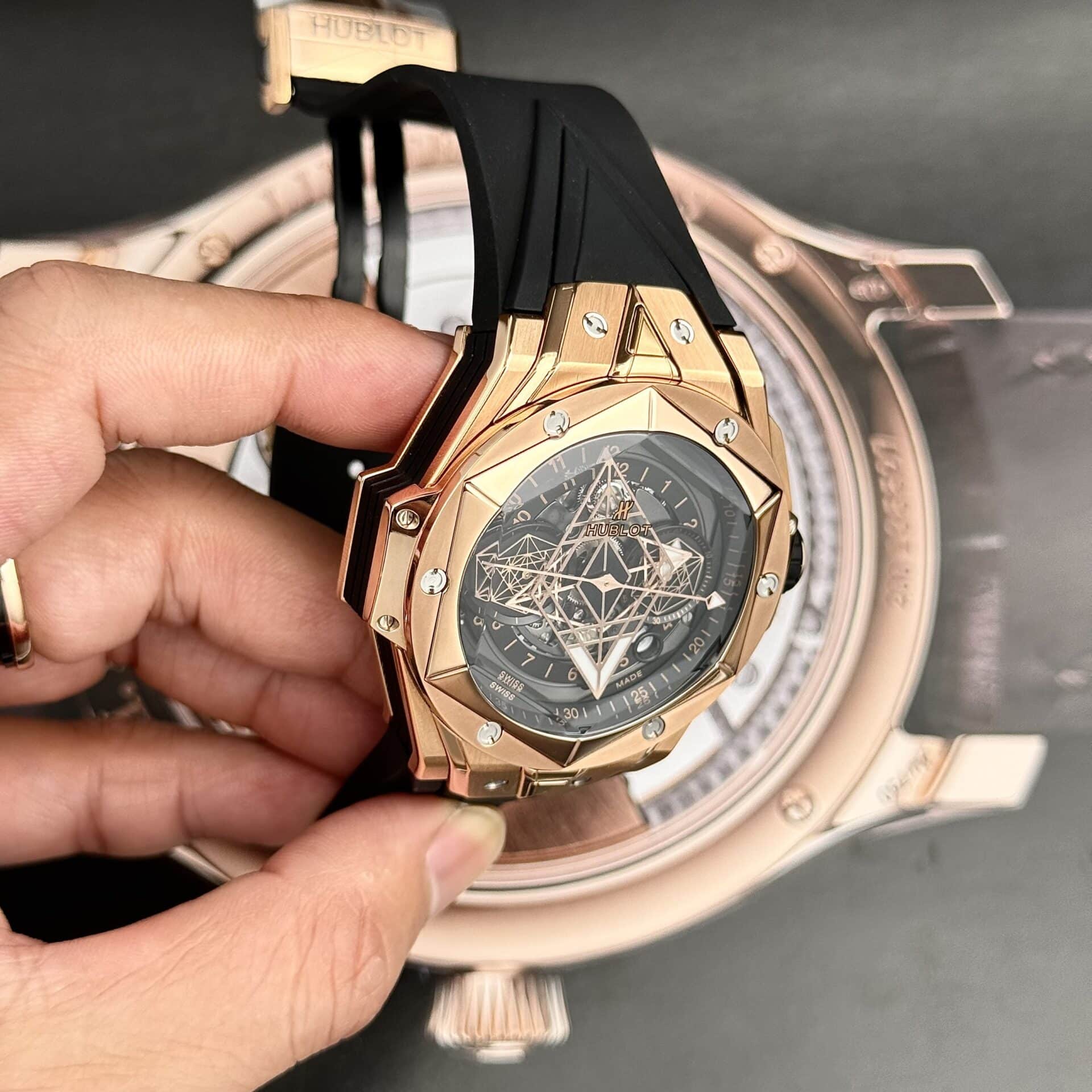 Hublot Big Bang Sang Bleu II King Gold Black Dial Best Replica BBF 45mm - Image 2