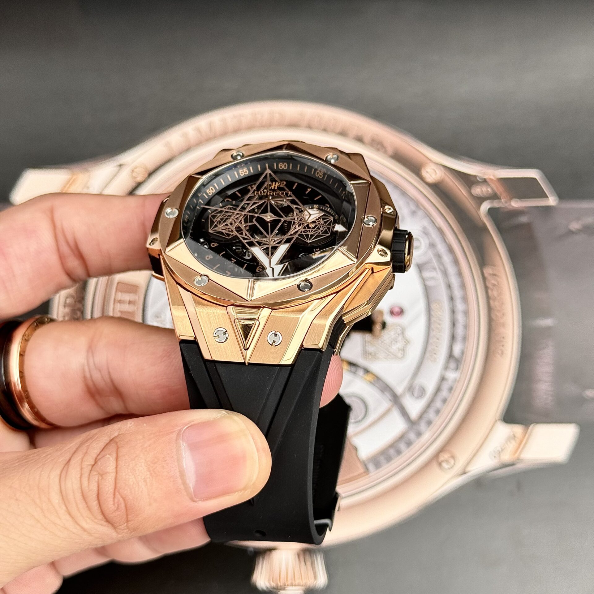 Hublot Big Bang Sang Bleu II King Gold Black Dial Best Replica BBF 45mm - Image 3