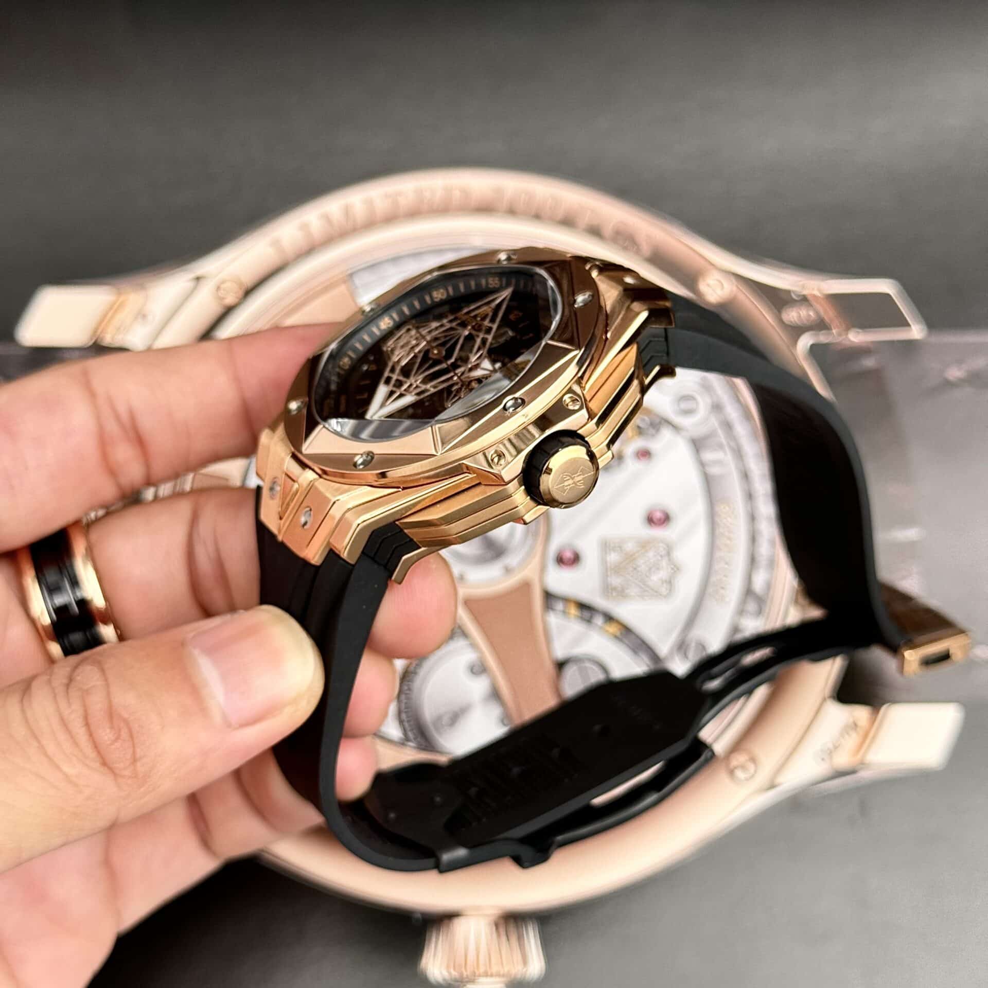 Hublot Big Bang Sang Bleu II King Gold Black Dial Best Replica BBF 45mm - Image 4