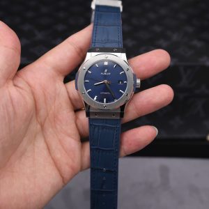 Đồng Hồ Hublot Classic Fusion Titanium Mặt Xanh Navy Dây Da Rep 1:1 Cao Nhất 42mm