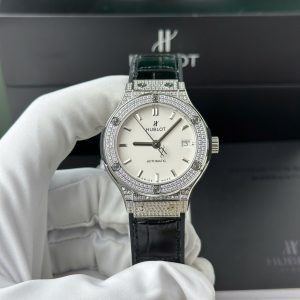 Đồng Hồ Hublot Classic Fusion Titanium Diamond Pavé Mặt Trắng Đính Đá CZ Dây Da Replica 38mm