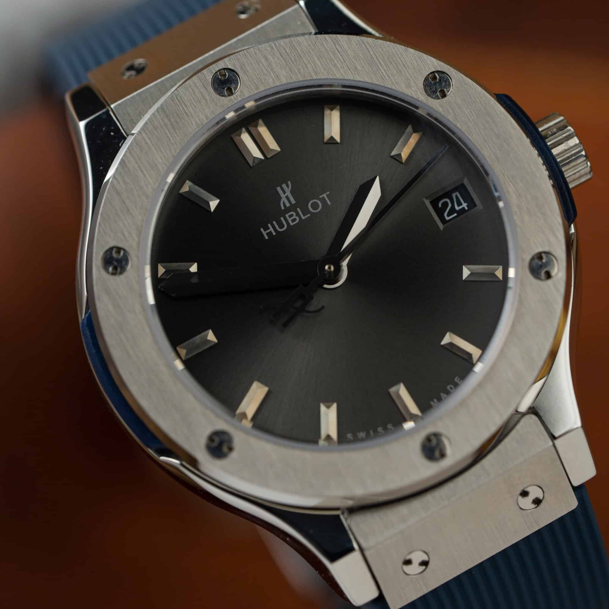 Đồng Hồ Nữ Hublot Classic Fusion Titanium Màu Xám Dây Cao Su Máy Pin Replica 33mm - Image 2