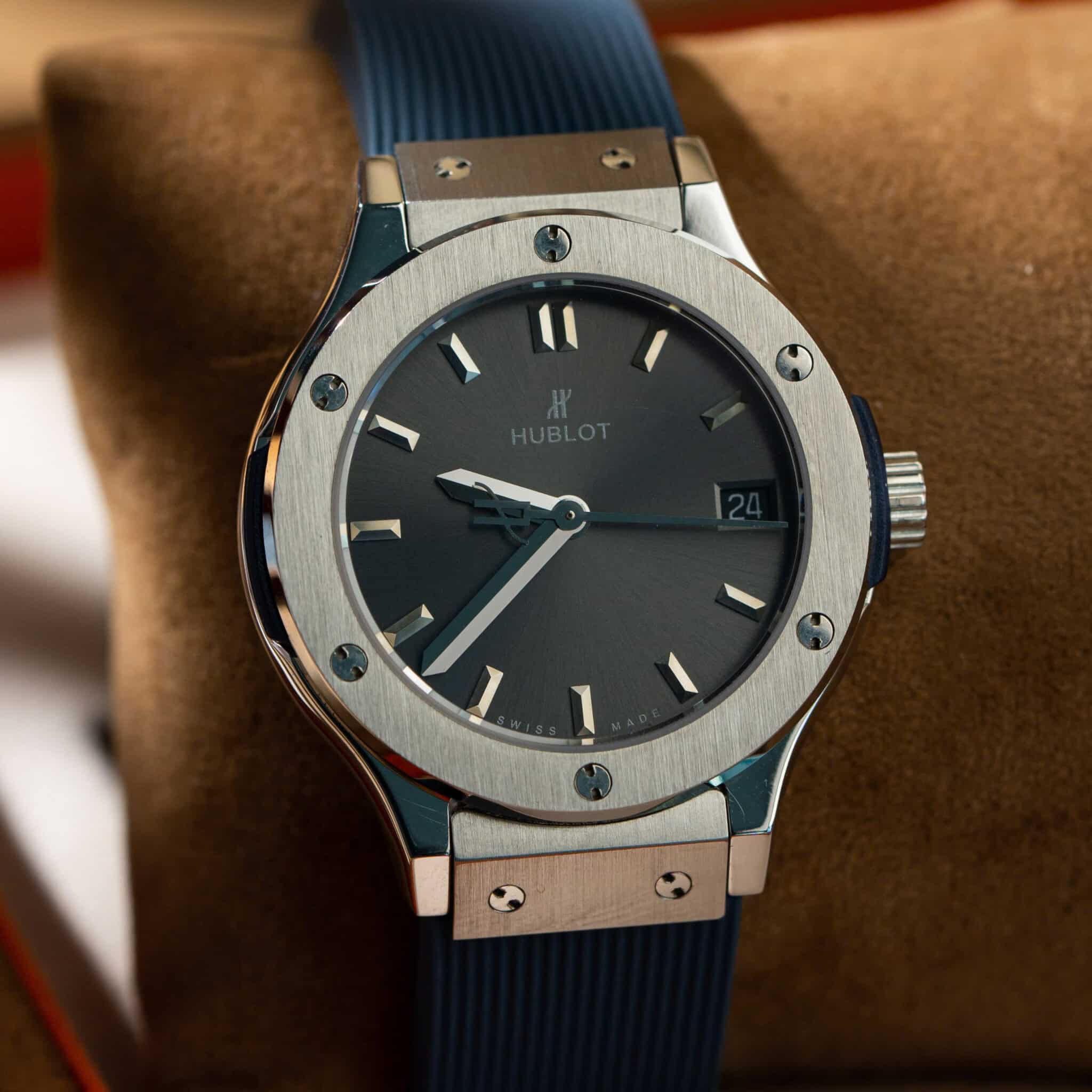 Đồng Hồ Nữ Hublot Classic Fusion Titanium Màu Xám Dây Cao Su Máy Pin Replica 33mm - Image 3