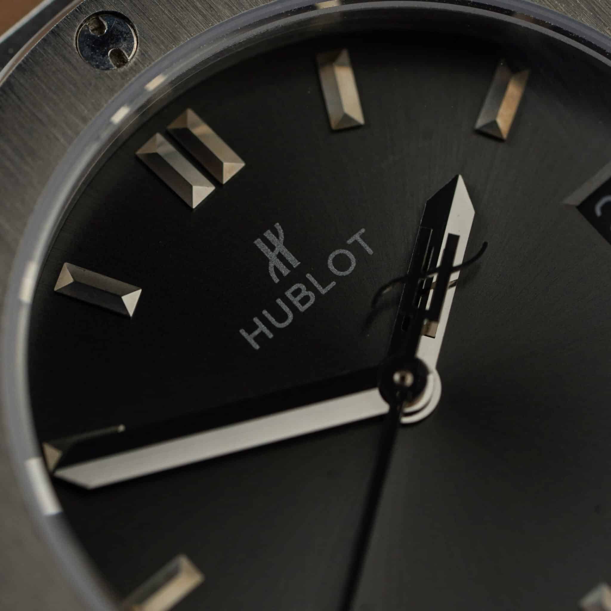 Đồng Hồ Nữ Hublot Classic Fusion Titanium Màu Xám Dây Cao Su Máy Pin Replica 33mm - Image 4