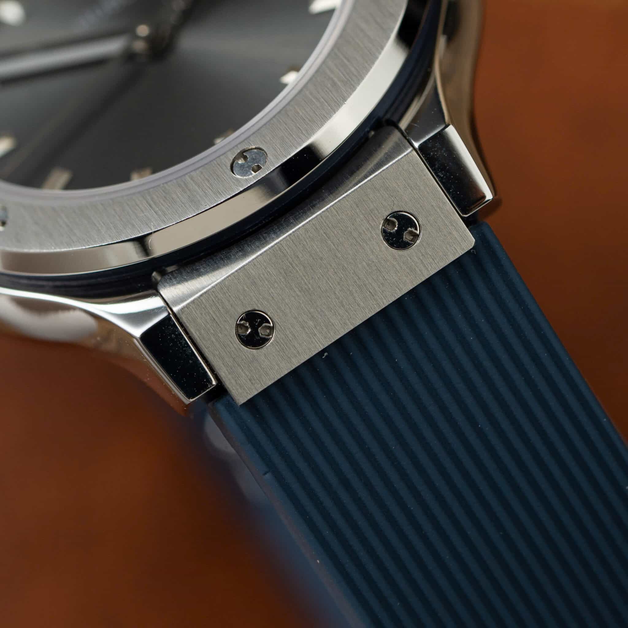 Đồng Hồ Nữ Hublot Classic Fusion Titanium Màu Xám Dây Cao Su Máy Pin Replica 33mm - Image 5