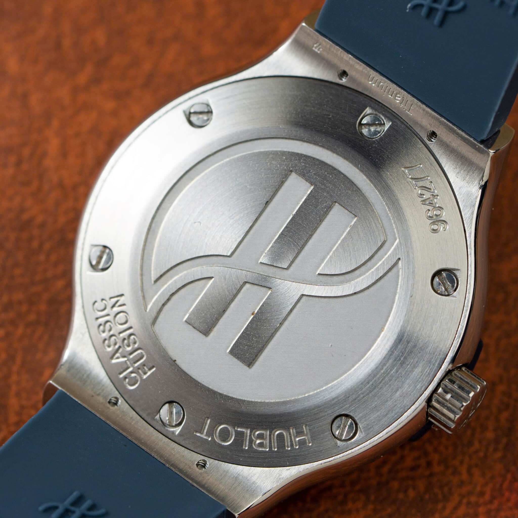 Đồng Hồ Nữ Hublot Classic Fusion Titanium Màu Xám Dây Cao Su Máy Pin Replica 33mm - Image 8