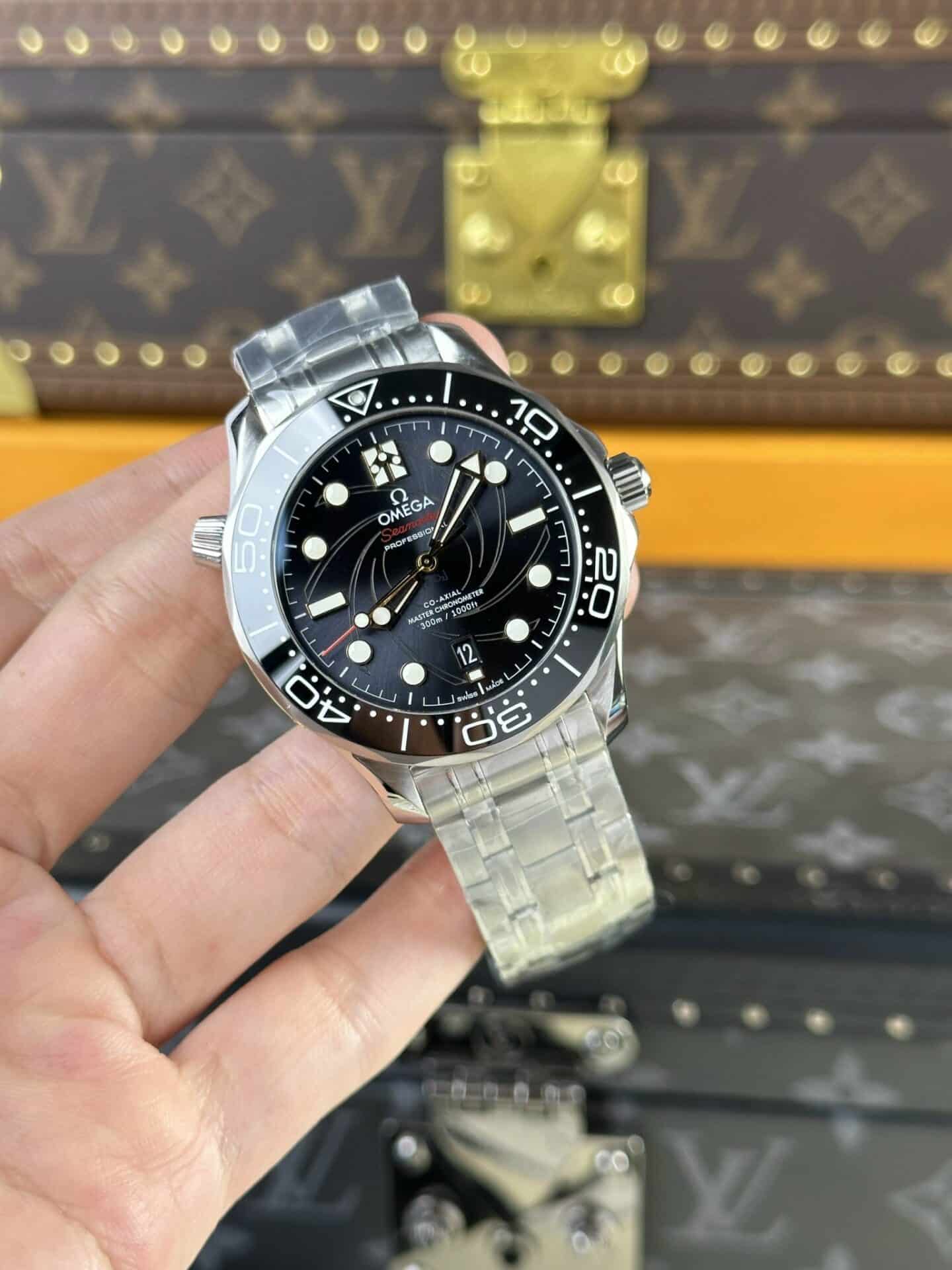 Omega Seamaster Diver 300M James Bond Limited Edition Black Dial Best Replica 42mm - Image 2