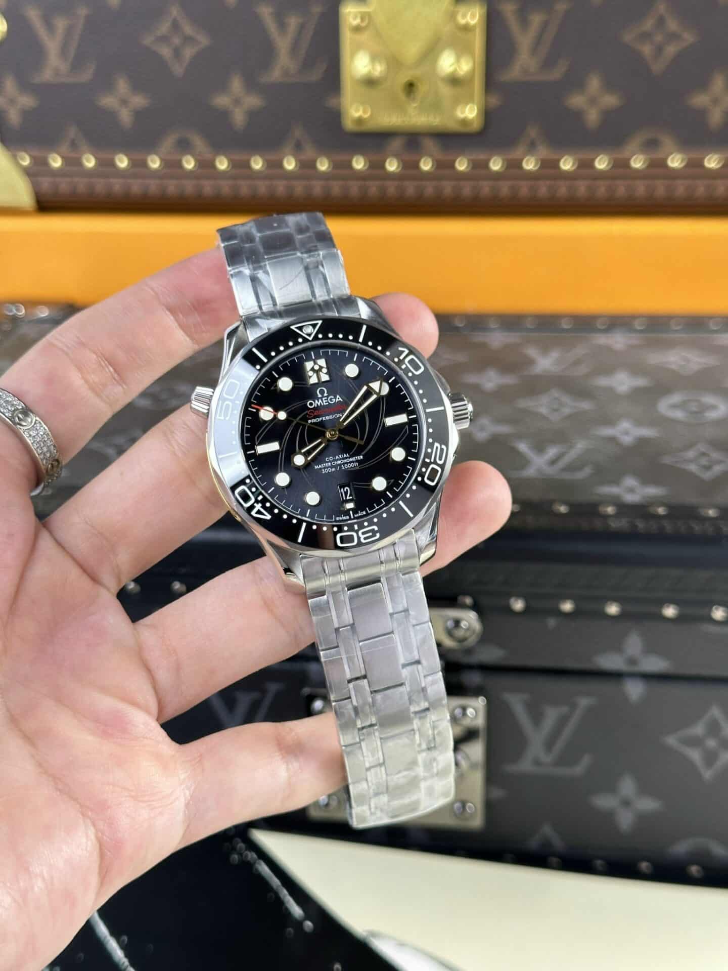 Omega Seamaster Diver 300M James Bond Limited Edition Black Dial Best Replica 42mm - Image 3