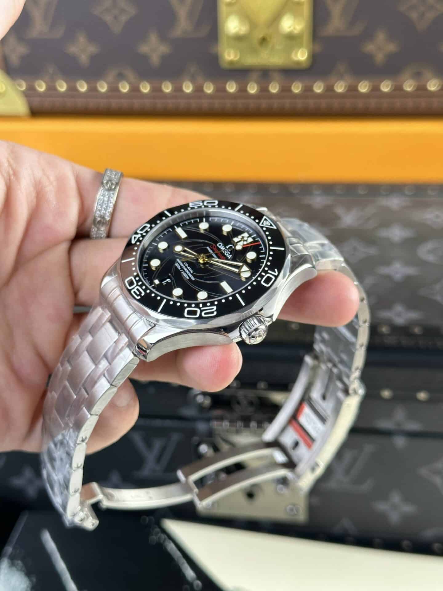 Omega Seamaster Diver 300M James Bond Limited Edition Black Dial Best Replica 42mm - Image 4