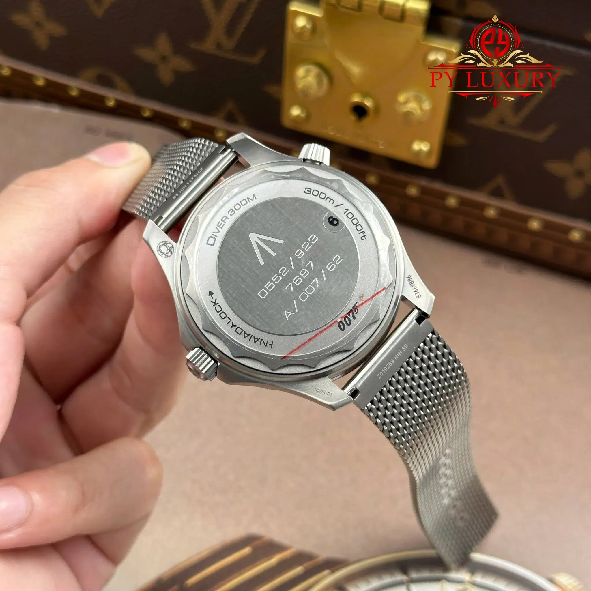 Đồng Hồ Omega Seamaster Diver 300M James Bond 007 Titanium Replica 1:1 VSF 42mm - Image 11