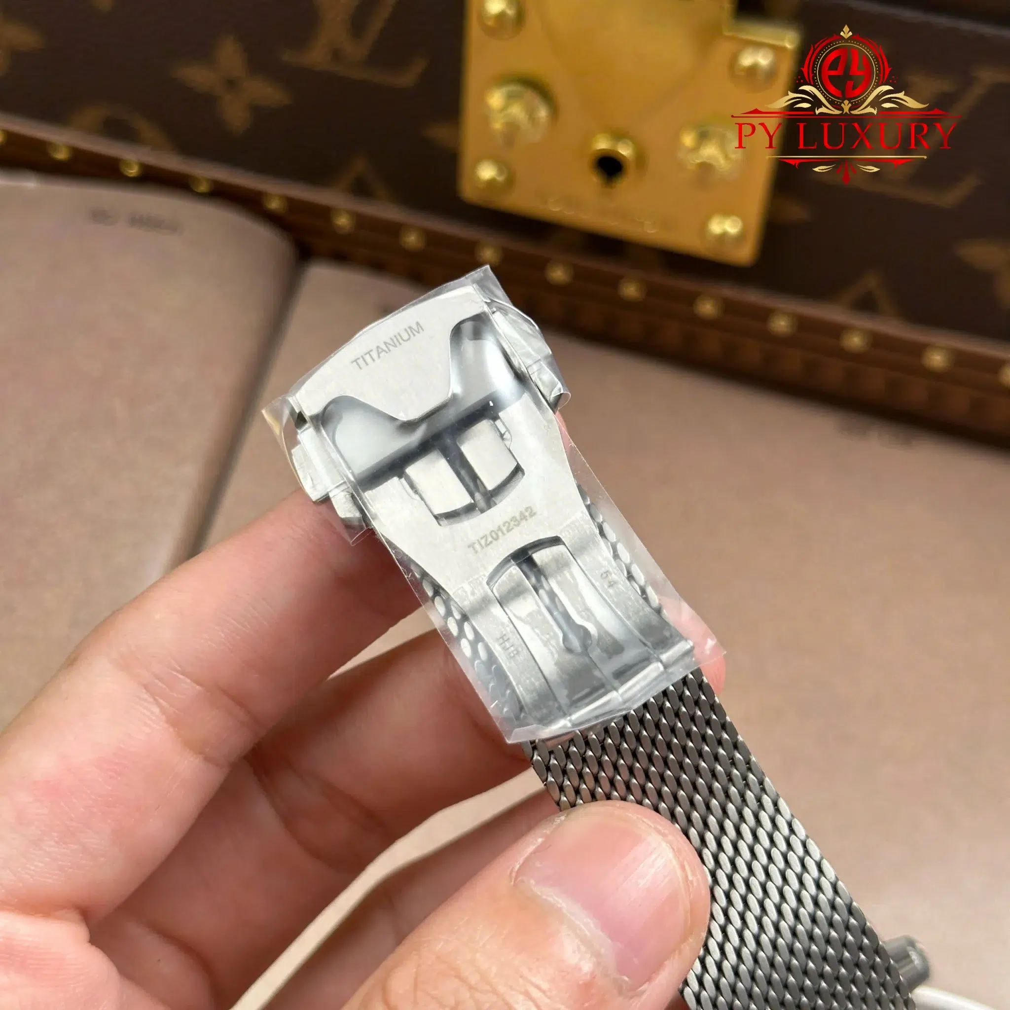 Đồng Hồ Omega Seamaster Diver 300M James Bond 007 Titanium Replica 1:1 VSF 42mm - Image 14