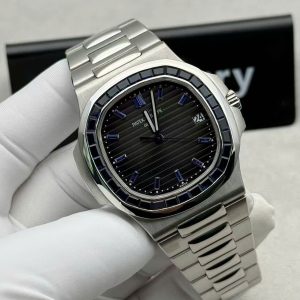 Đồng Hồ Patek Philippe Nautilus 5711/111P-001 Chế Tác Platinum Pt950 và Sapphire Tự Nhiên 40mm
