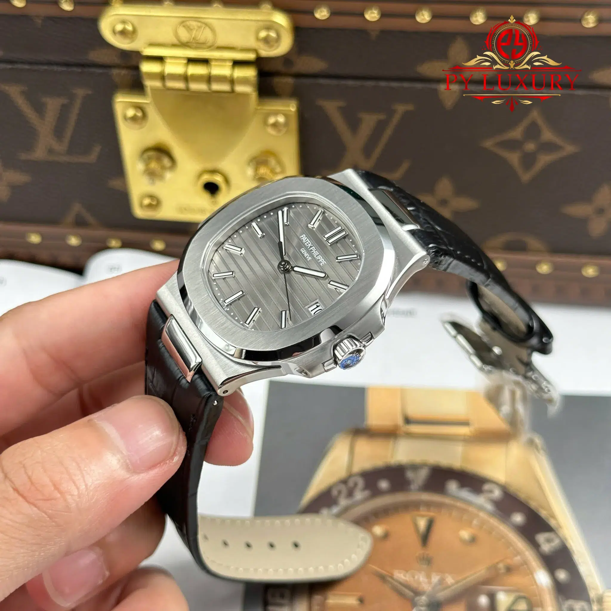 Patek Philippe Nautilus 5711G-001 Grey Dial Leather Strap 1:1 Best Replica 40mm - Image 2