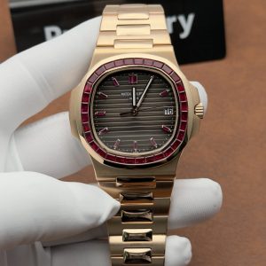 Đồng Hồ Patek Philippe Nautilus 5723/112R-001 Chế Tác Vàng Khối 18K Ruby Tự Nhiên 40mm