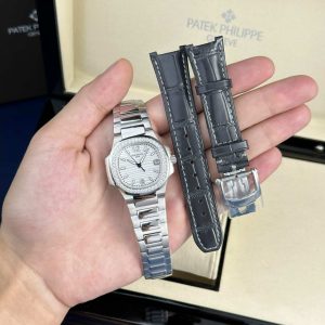 Đồng Hồ Nữ Patek Philippe Nautilus 7010/1G-011 Mặt Trắng Viền Đá Rep 1:1 Máy Pin 32mm