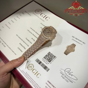 Đồng Hồ Patek Philippe Nautilus 7118/1450R-001 Bọc Vàng 18K Chế Tác Full Moissanite 35.2mm