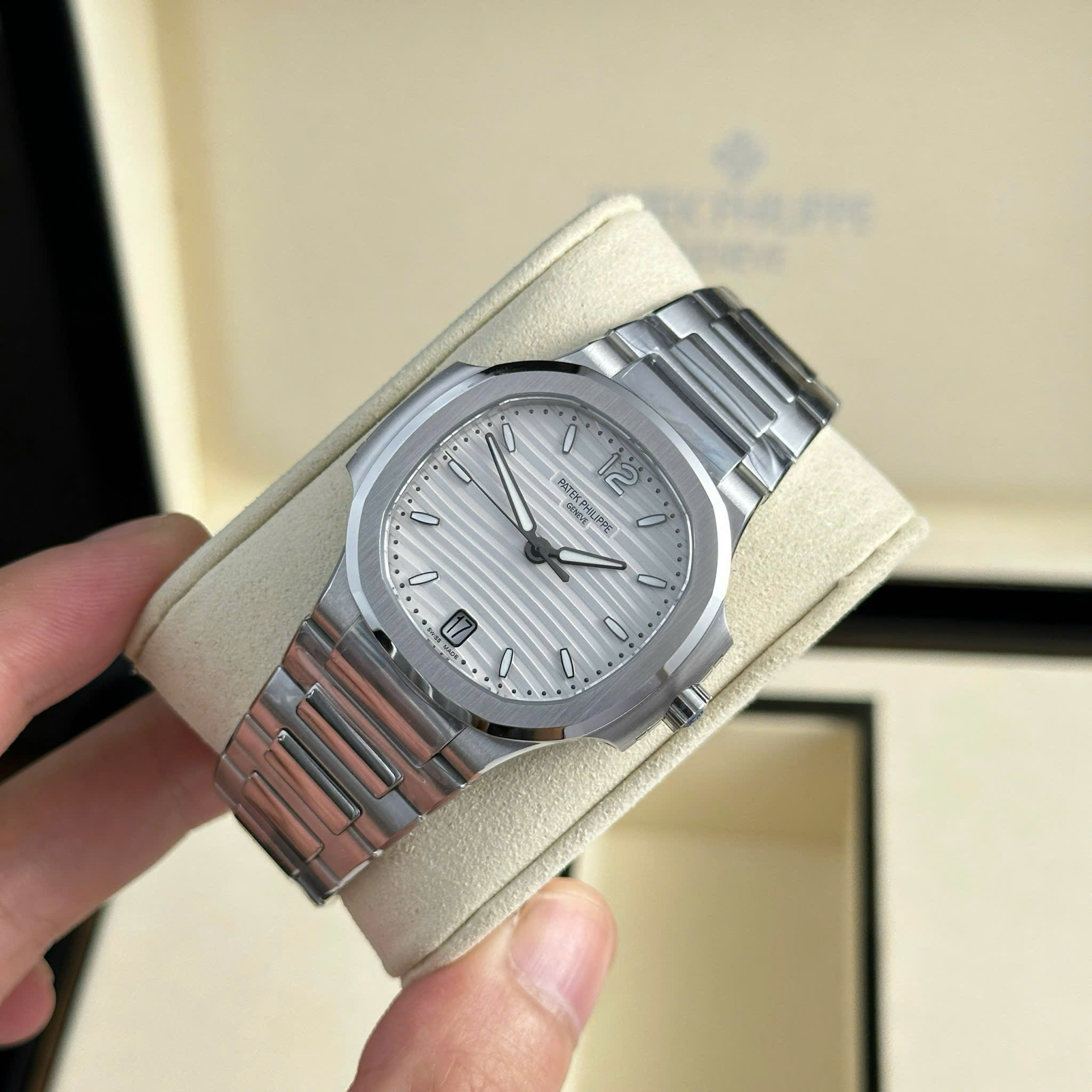 Patek Philippe Nautilus 7118/1A-010 Steel White Dial Best Clone 3KF 35.2mm - Image 2