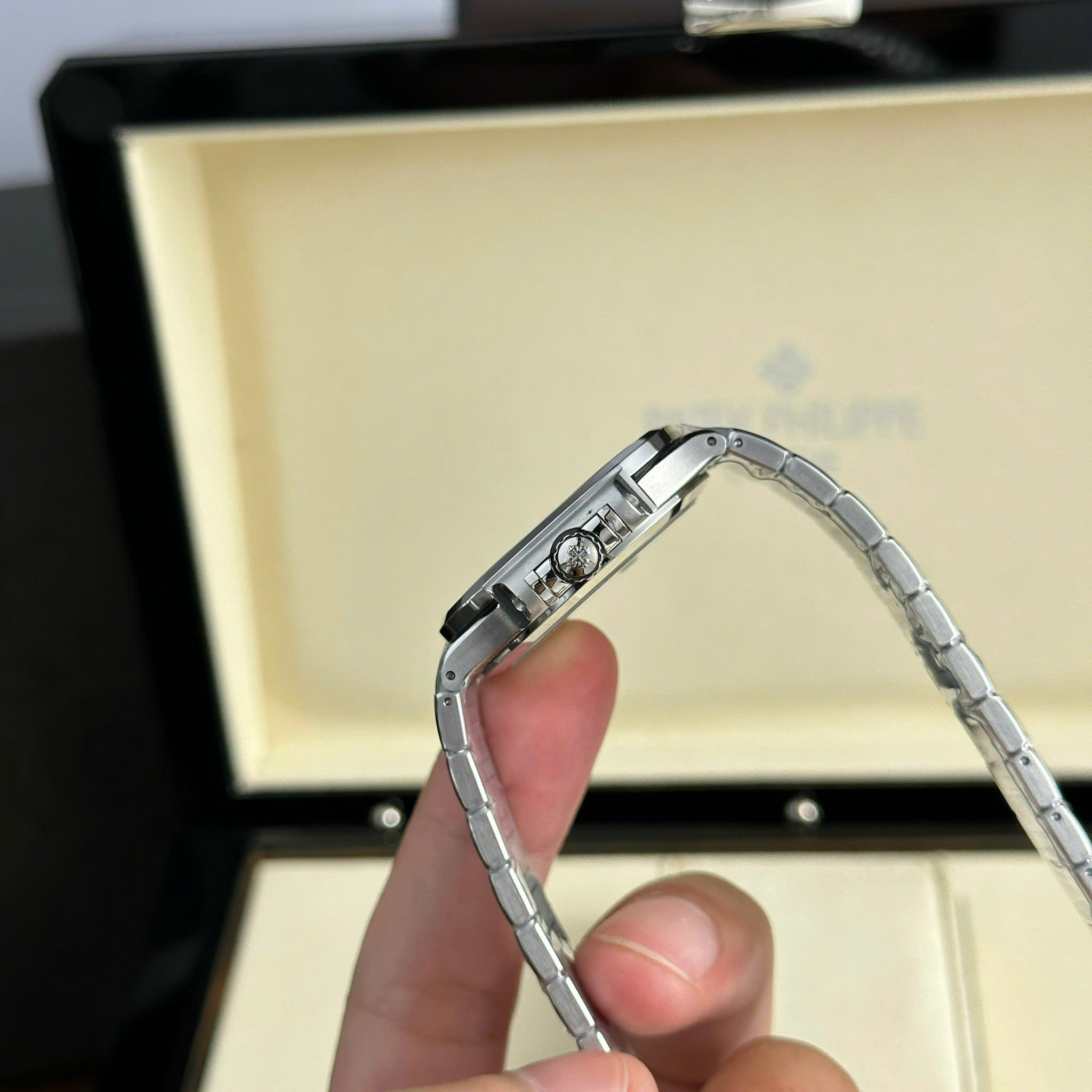 Patek Philippe Nautilus 7118/1A-010 Steel White Dial Best Clone 3KF 35.2mm - Image 7