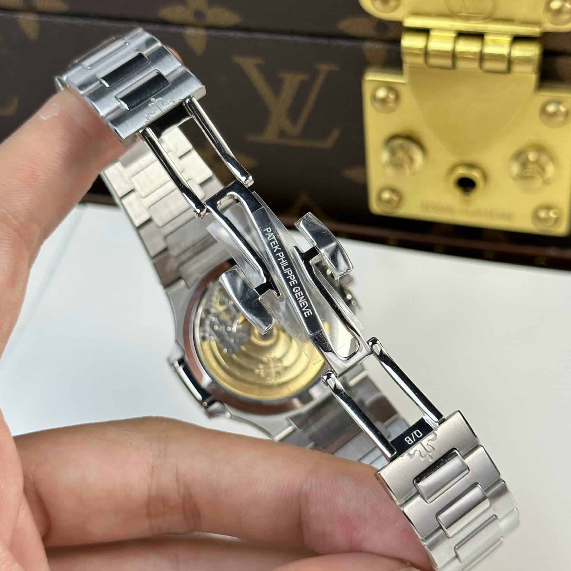 Patek Philippe Nautilus 7118/1A-011 Grey Dial Best Replica 35.2mm - Image 10