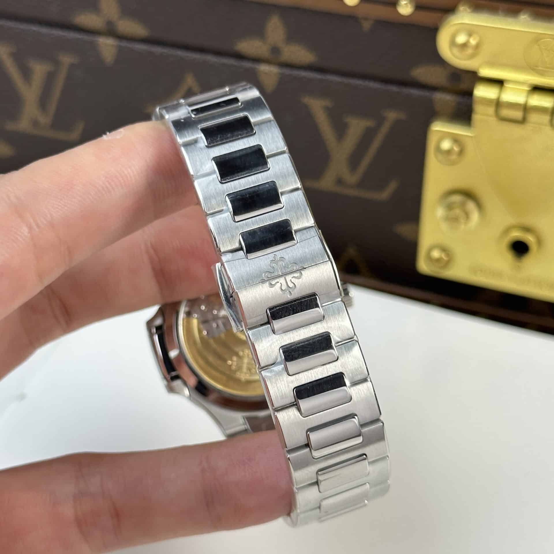 Patek Philippe Nautilus 7118/1A-011 Grey Dial Best Replica 35.2mm - Image 11