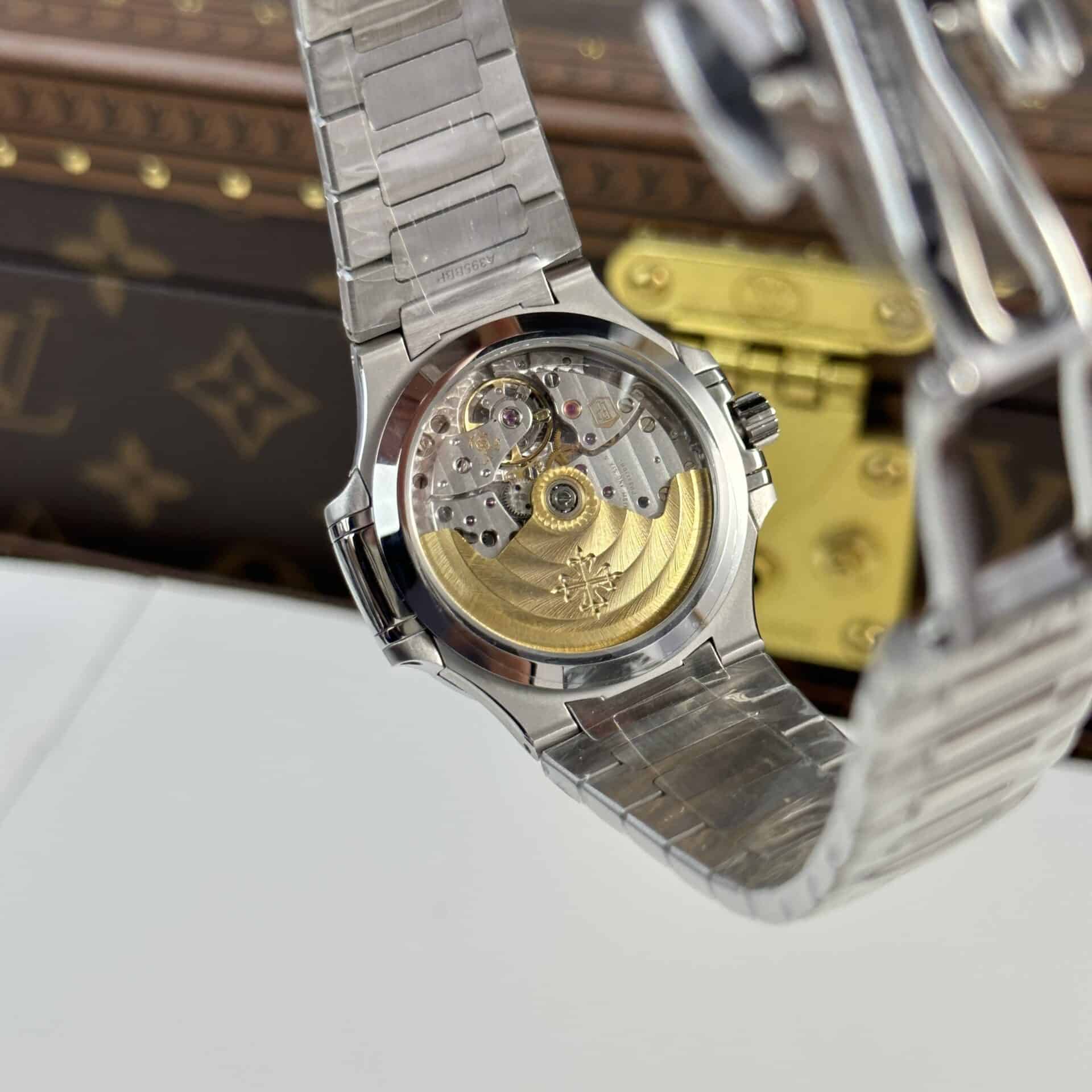 Patek Philippe Nautilus 7118/1A-011 Grey Dial Best Replica 35.2mm - Image 9