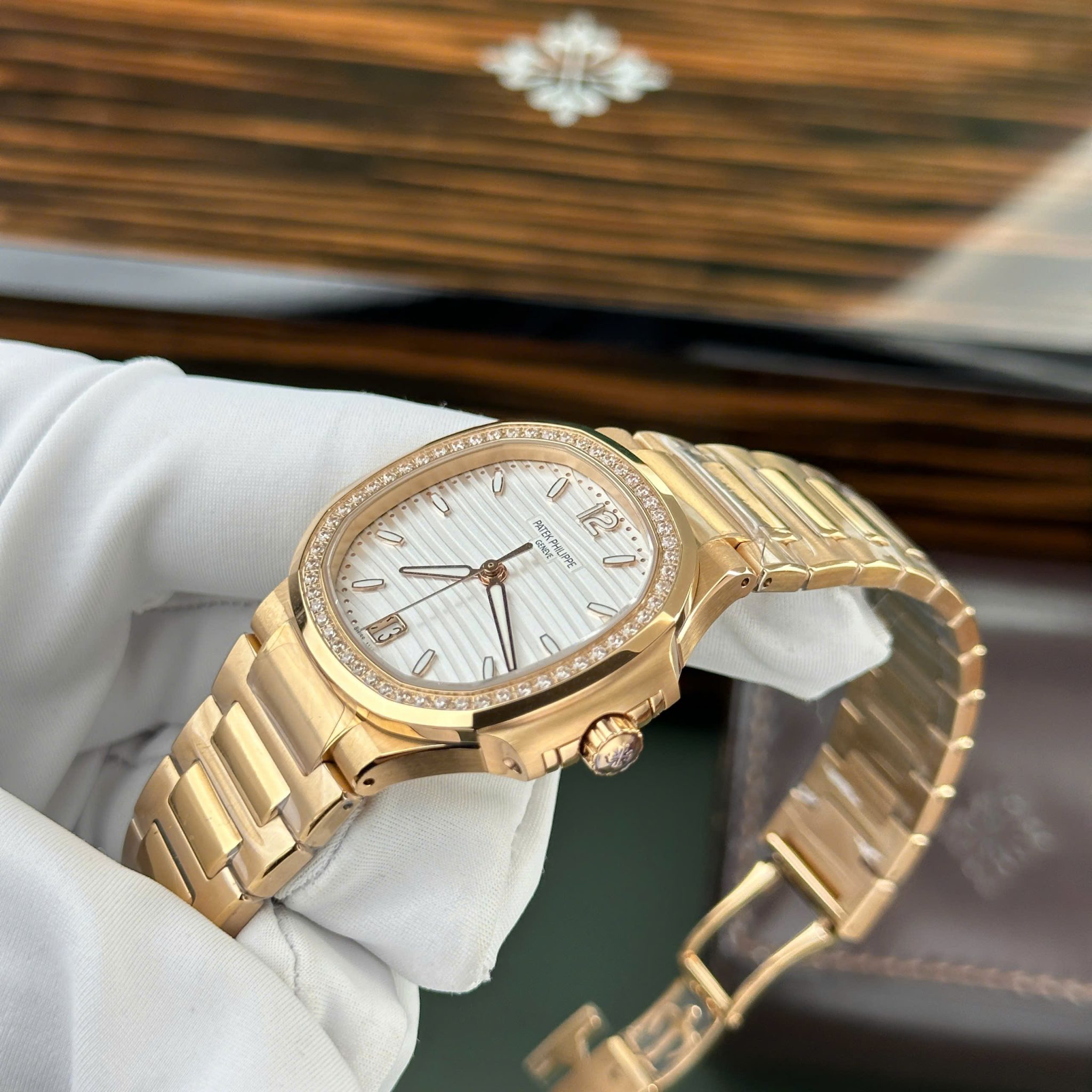 Patek Philippe Nautilus 7118/1200R-001 Rose Gold White Dial Diamond Bezel Best Replica 3KF 35.2mm - Image 3