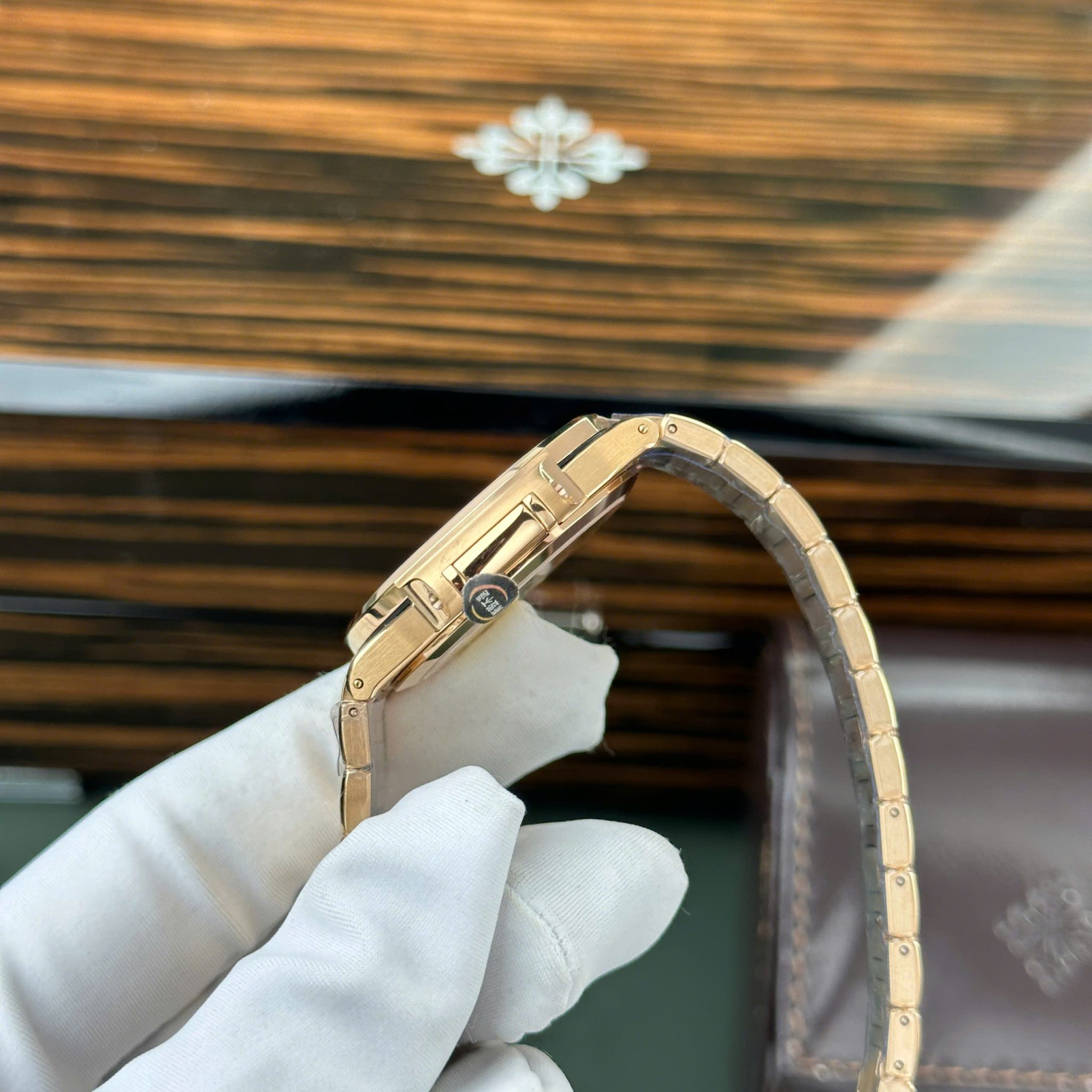 Patek Philippe Nautilus 7118/1200R-001 Rose Gold White Dial Diamond Bezel Best Replica 3KF 35.2mm - Image 6
