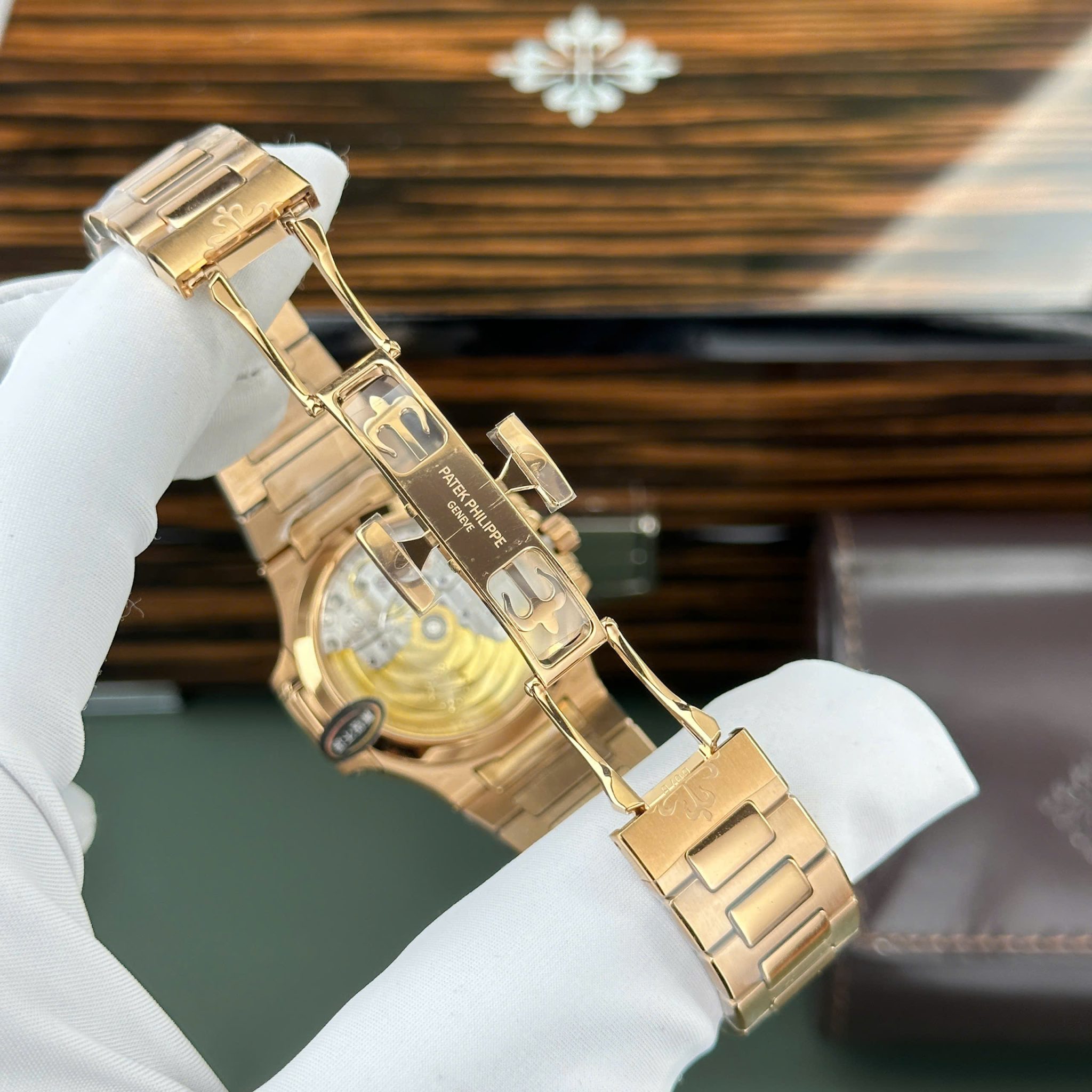 Patek Philippe Nautilus 7118/1200R-001 Rose Gold White Dial Diamond Bezel Best Replica 3KF 35.2mm - Image 8