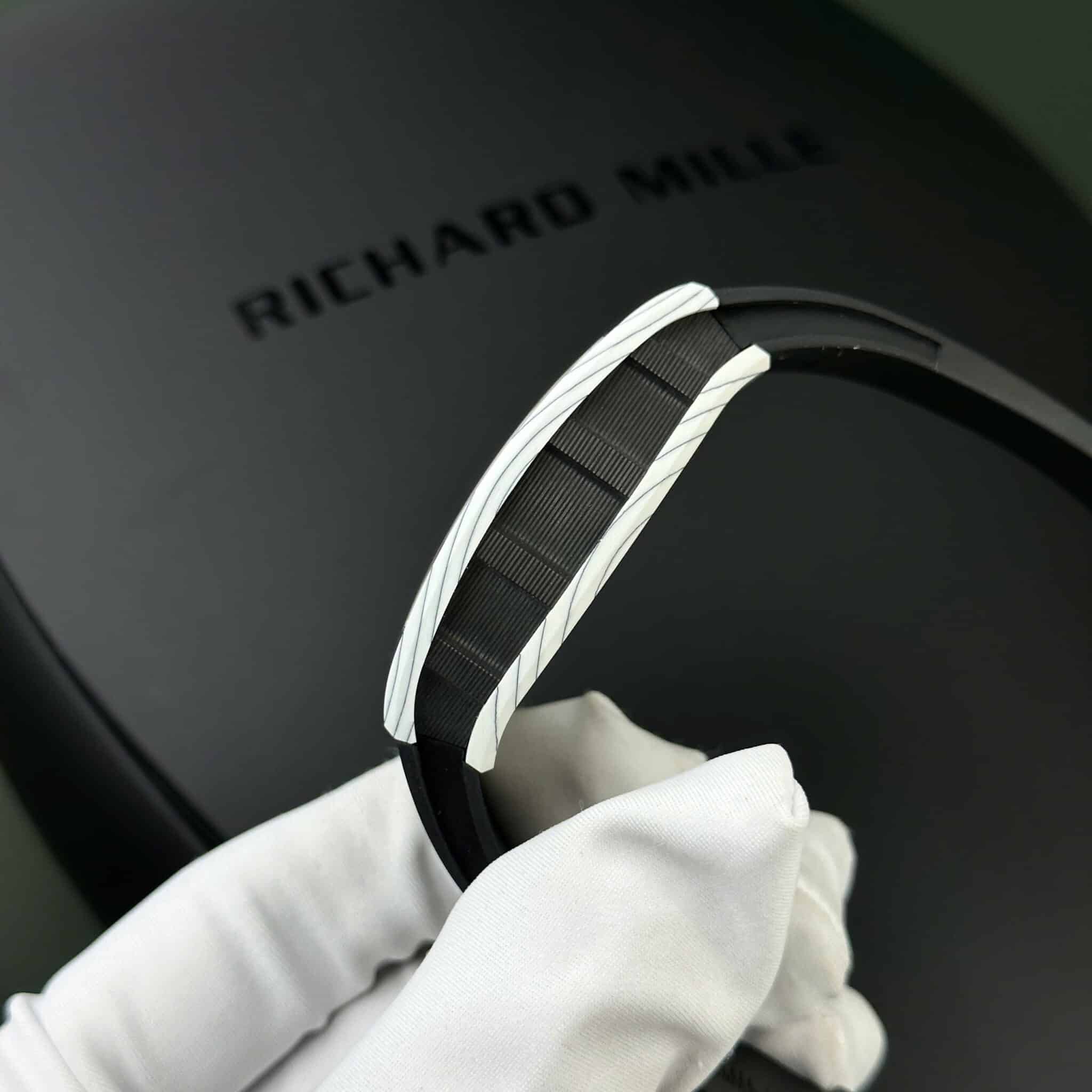 Richard Mille RM61-01 Ultimate Edition Yohan Blake Carbon TPT Best Replica RMF 42.7 x 50.2mm - Image 5