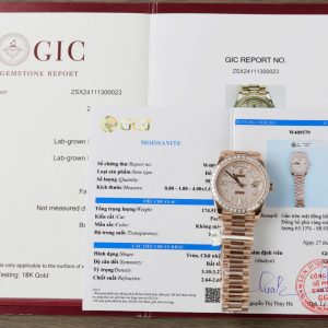 Đồng Hồ Rolex Day-Date 228235 Bọc Vàng 18K Mặt Số Đá Moissanite Độ Viền Đá Moissanite Baguette 40mm