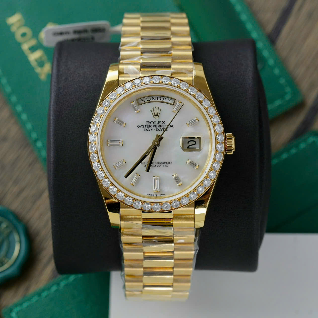 Đồng Hồ Rolex Day-Date 228348RBR-0046 Mặt Xà Cừ Trắng Cọc Số Moissanite Baguette Viền Moissanite Rep 1:1 V3 GMF 40mm - Image 2
