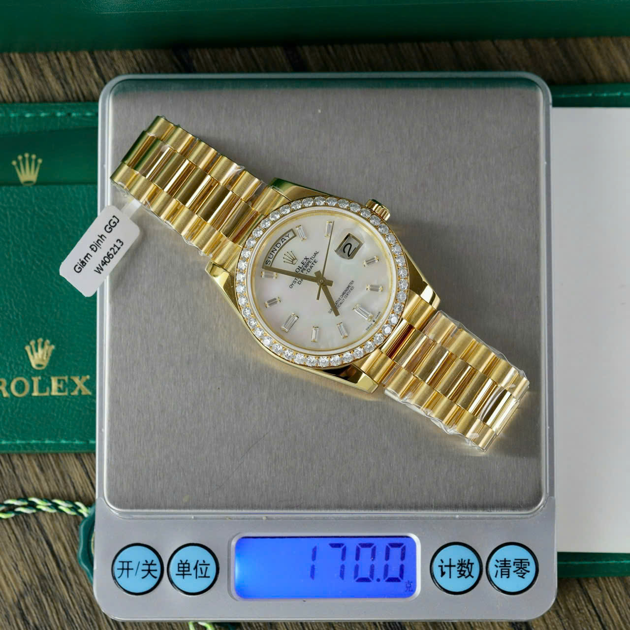 Đồng Hồ Rolex Day-Date 228348RBR-0046 Mặt Xà Cừ Trắng Cọc Số Moissanite Baguette Viền Moissanite Rep 1:1 V3 GMF 40mm - Image 3