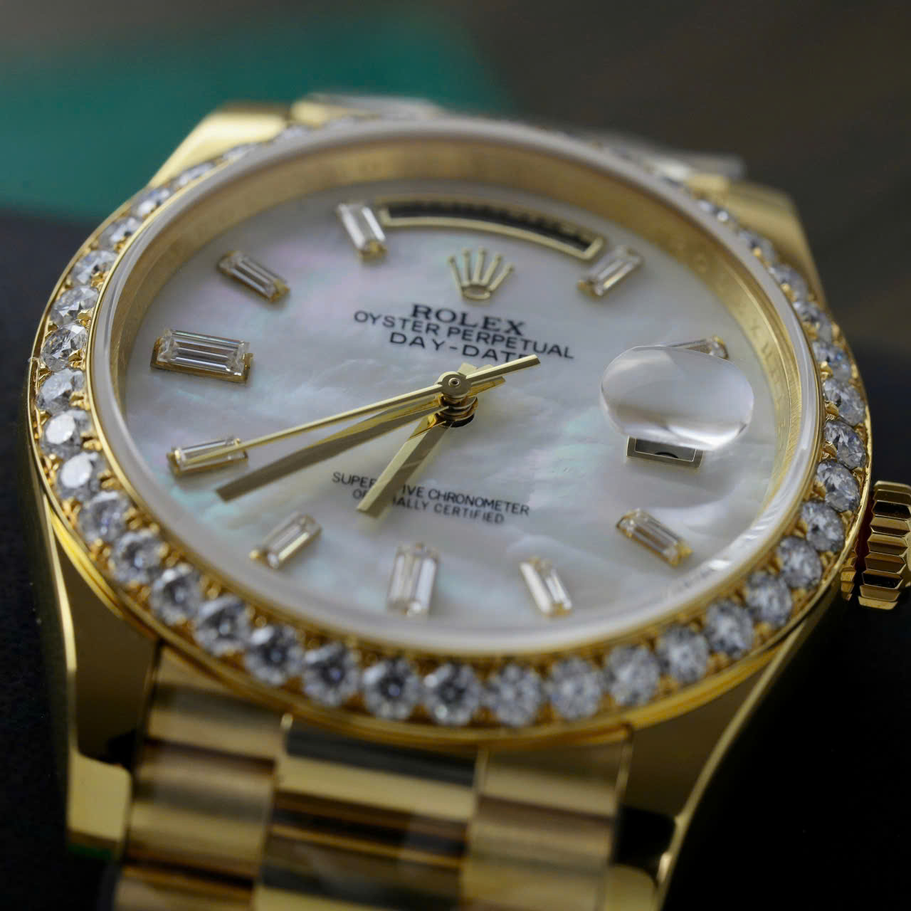 Đồng Hồ Rolex Day-Date 228348RBR-0046 Mặt Xà Cừ Trắng Cọc Số Moissanite Baguette Viền Moissanite Rep 1:1 V3 GMF 40mm - Image 6