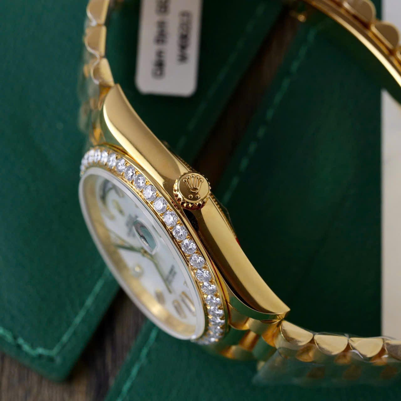 Đồng Hồ Rolex Day-Date 228348RBR-0046 Mặt Xà Cừ Trắng Cọc Số Moissanite Baguette Viền Moissanite Rep 1:1 V3 GMF 40mm - Image 9