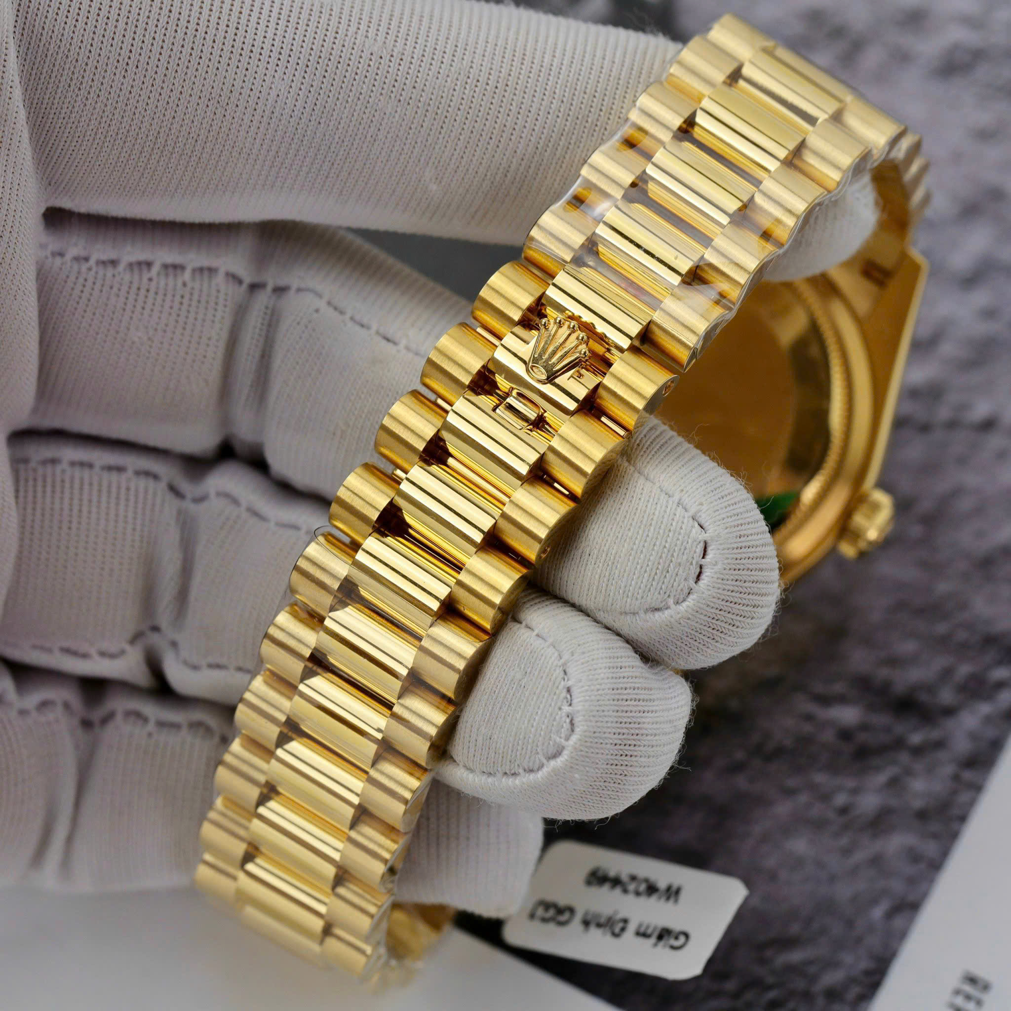 Rolex Day-Date 40 Green Luminous Dial 18K Yellow Gold Wrapped Best Replica 40mm - Image 11