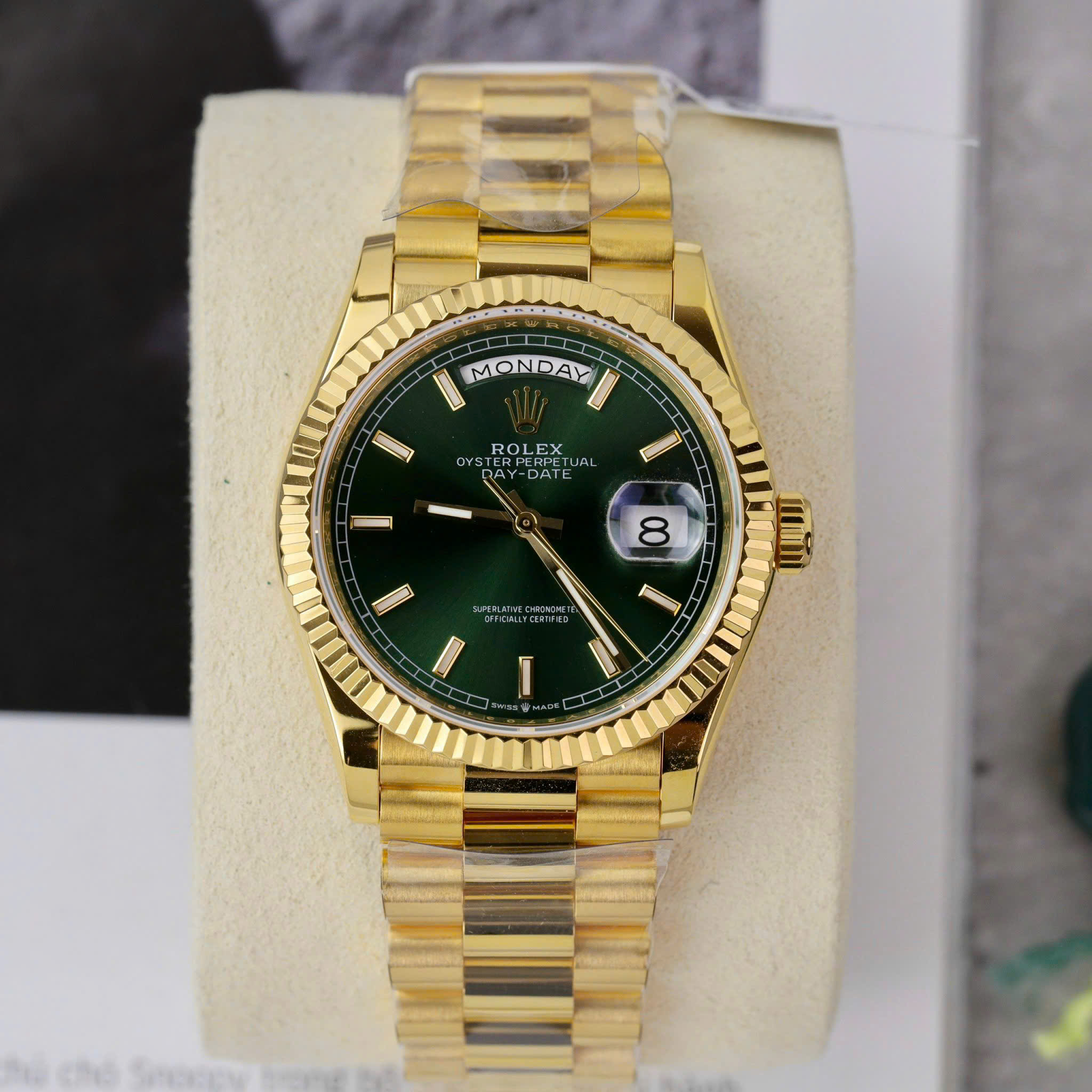 Rolex Day-Date 40 Green Luminous Dial 18K Yellow Gold Wrapped Best Replica 40mm - Image 2