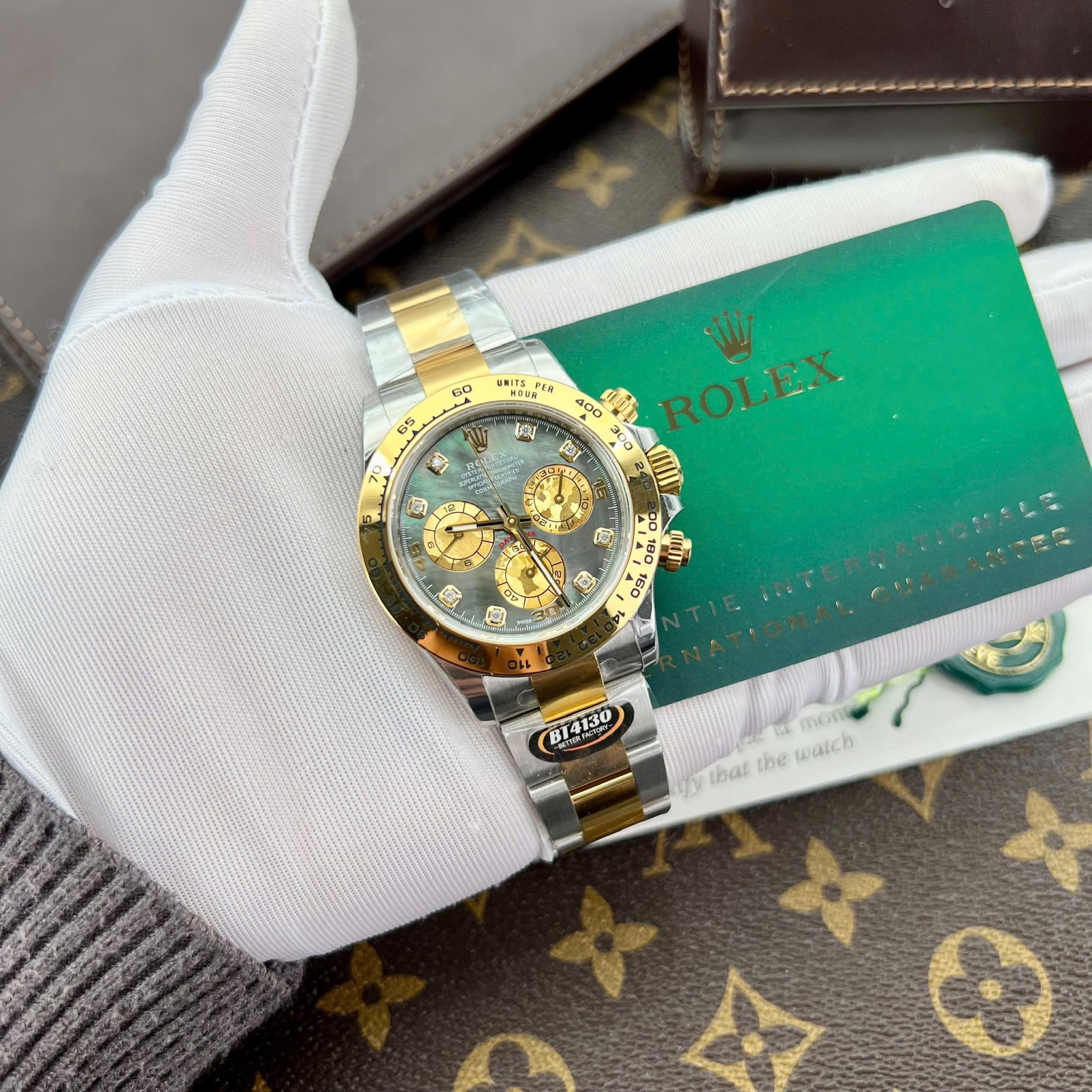 Đồng hồ Rolex Daytona 116503 Demi Vàng Mặt Khảm Trai Đen Cọc Số Đính Đá Moissanite Replica 1:1 40mm
