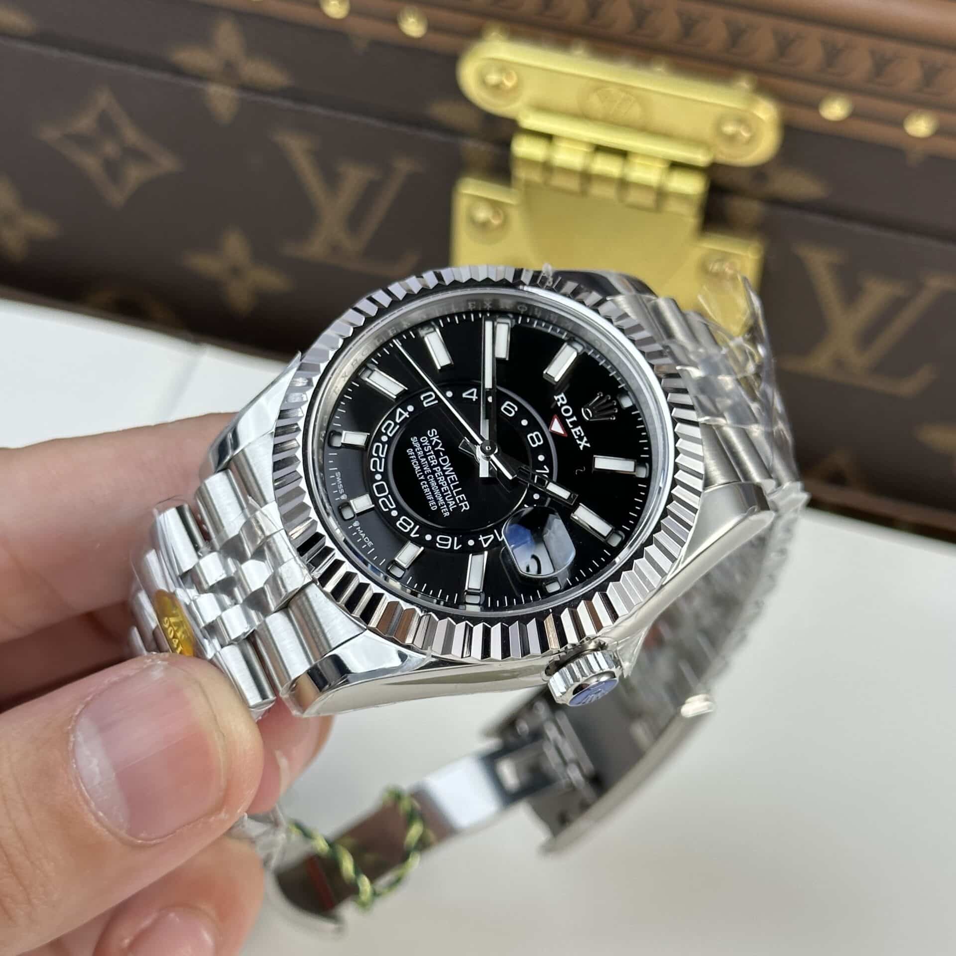 Đồng Hồ Rolex Sky-Dweller 326934 Mặt Đen Dây Jubilee Rep 1:1 ZF 42mm - Image 3