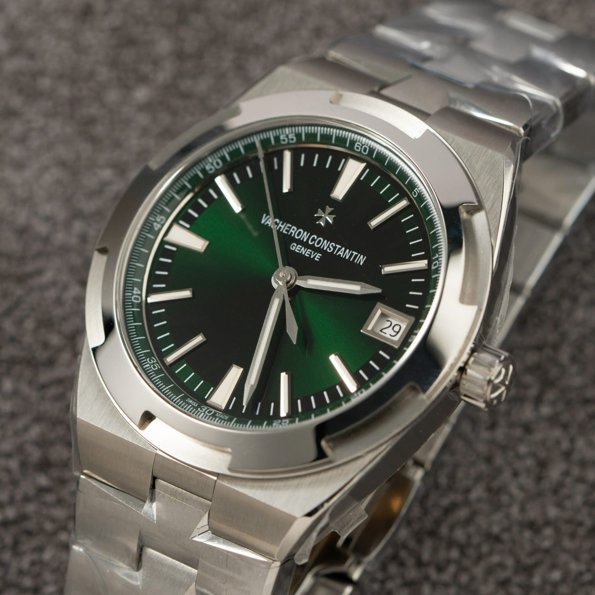 Vacheron Constantin Overseas 4500V Green Dial Best Replica PPF 41mm - Image 2