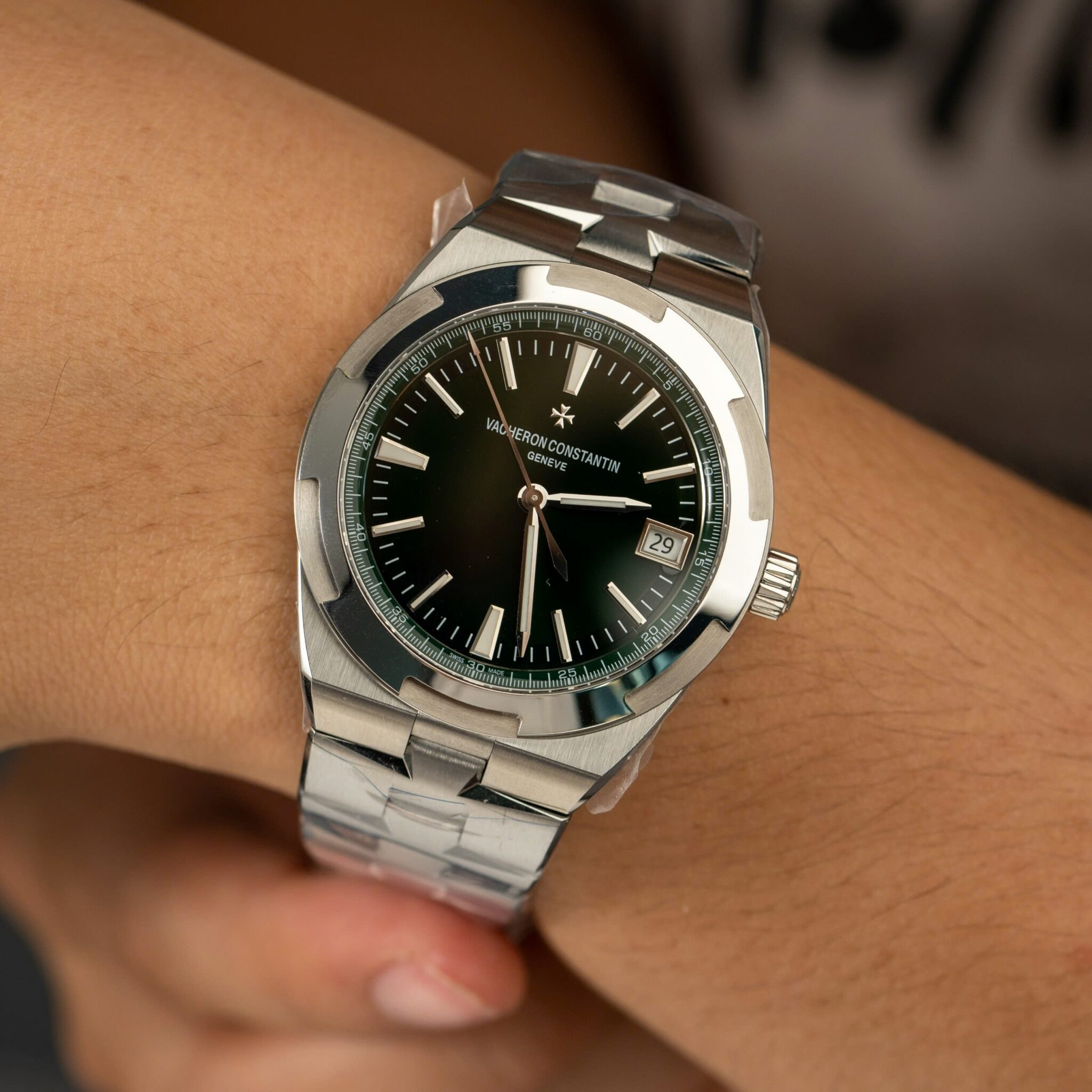 Vacheron Constantin Overseas 4500V Green Dial Best Replica PPF 41mm - Image 4