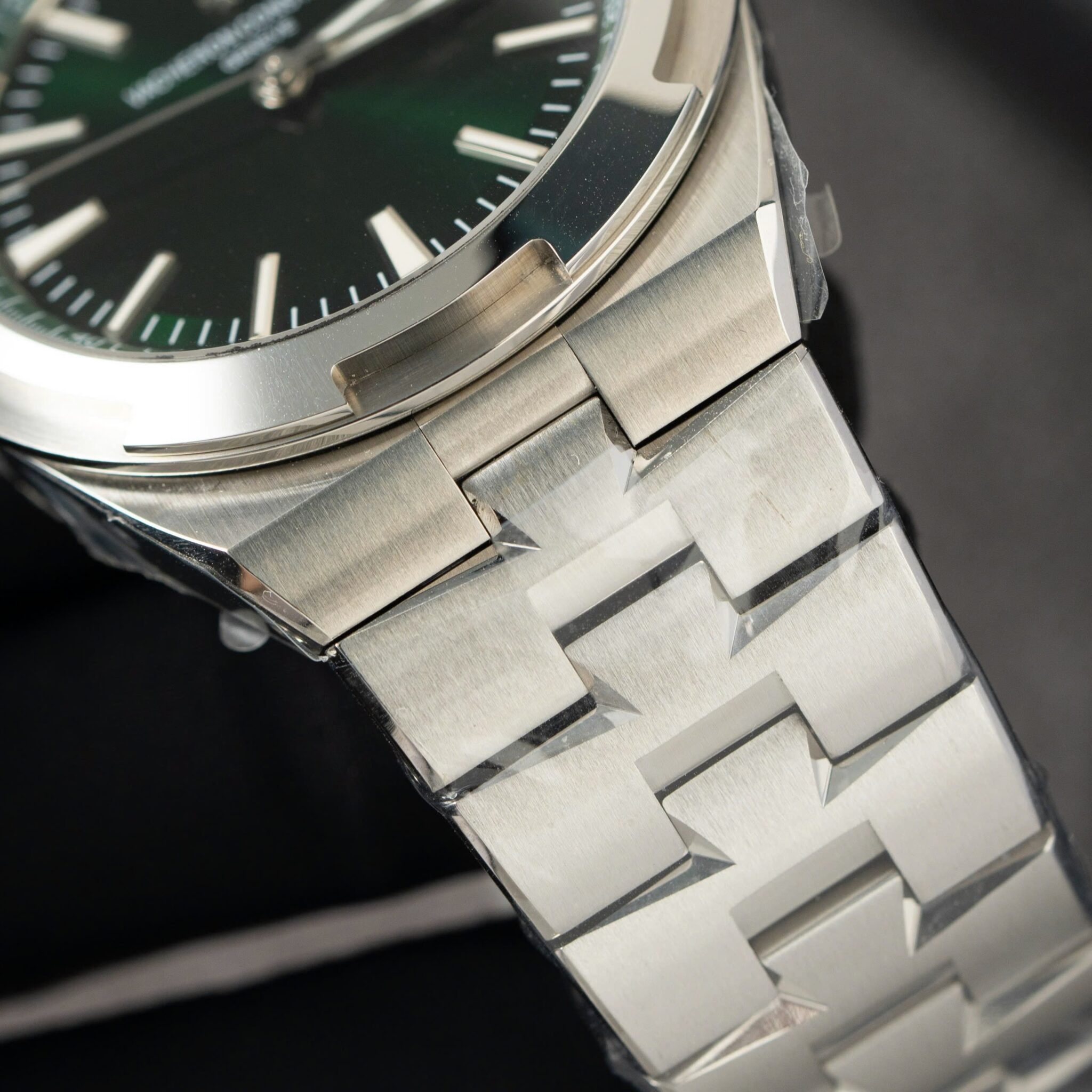 Vacheron Constantin Overseas 4500V Green Dial Best Replica PPF 41mm - Image 5