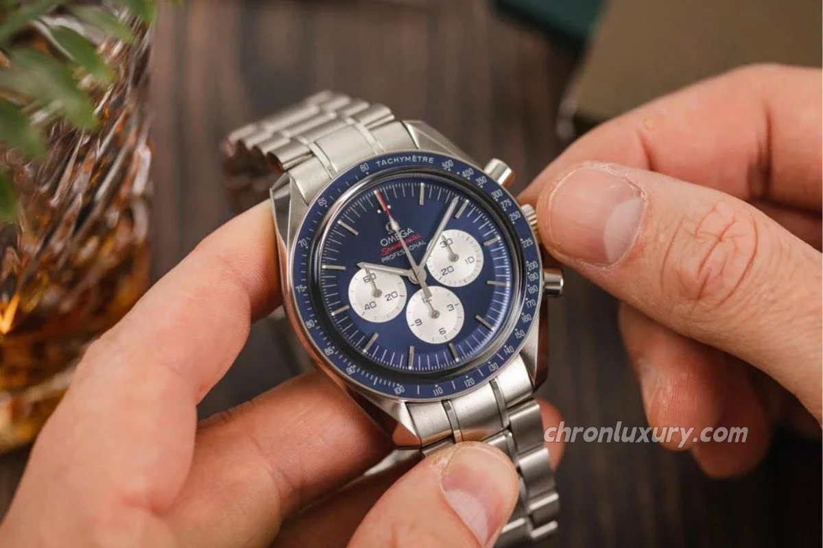 Winding a replica watch properly